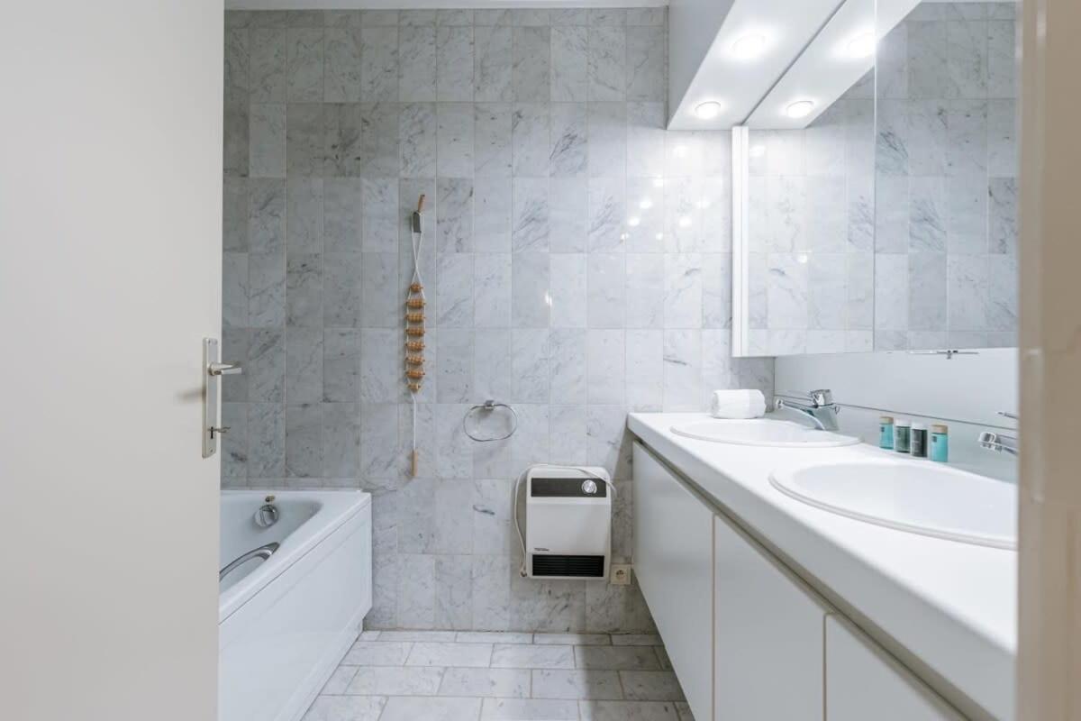 Huswell - Authentic Apartment With Terraces And Parking Knokke-Heist Eksteriør billede