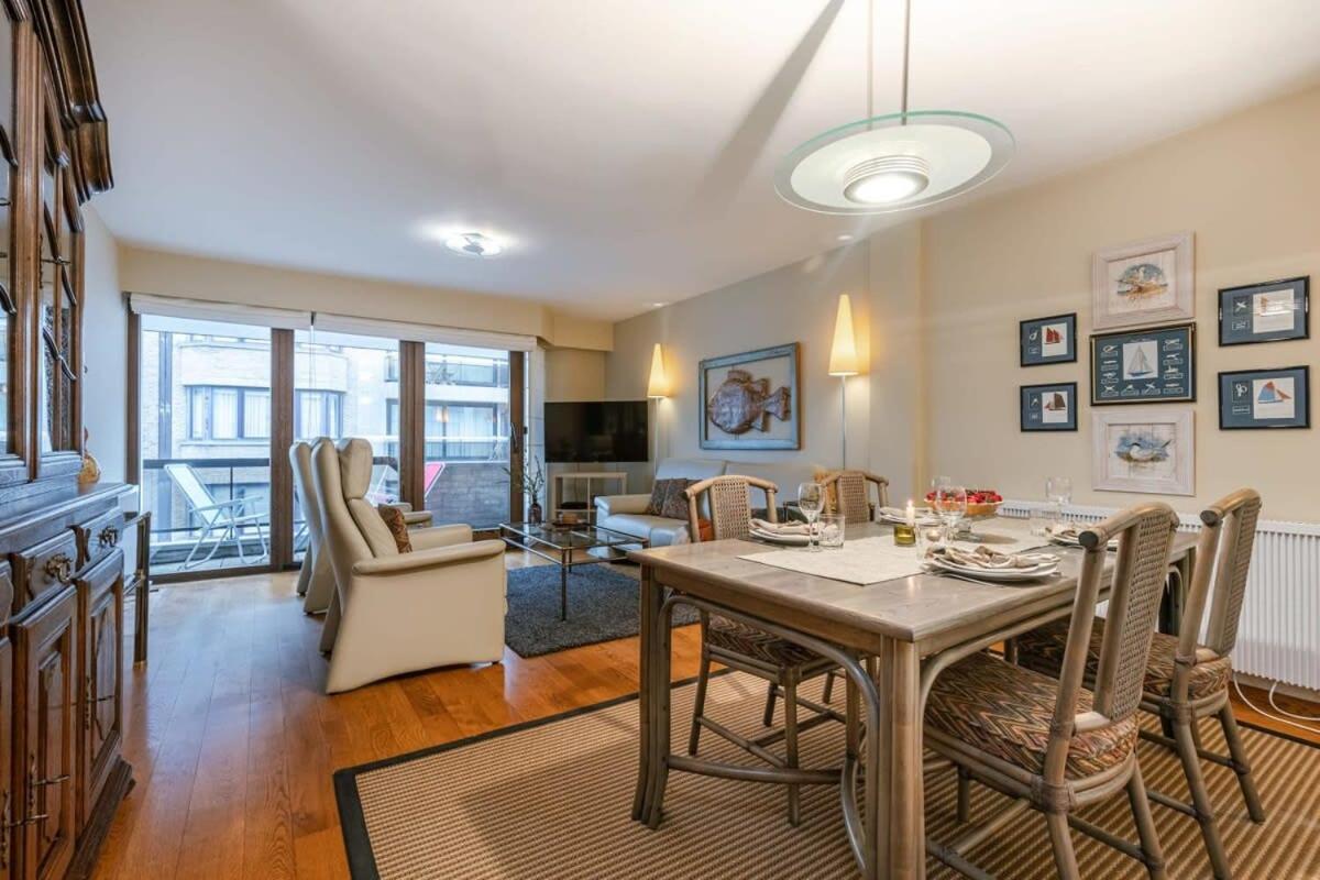 Huswell - Authentic Apartment With Terraces And Parking Knokke-Heist Eksteriør billede